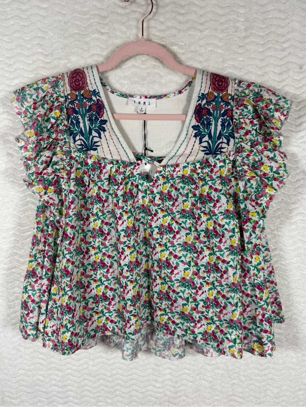 THML White Floral Embroidered Flutter Sleeve Top - Pink/Green. Absolutely gorg 🧡